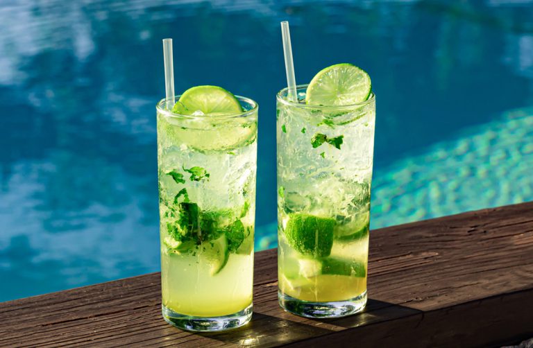 Aprenda 7 receitas de bebidas refrescantes para este Verão