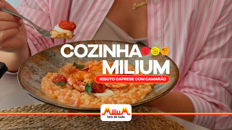 Risoto Caprese com Camarão: cremoso, com tomate confit e muçarela de búfala